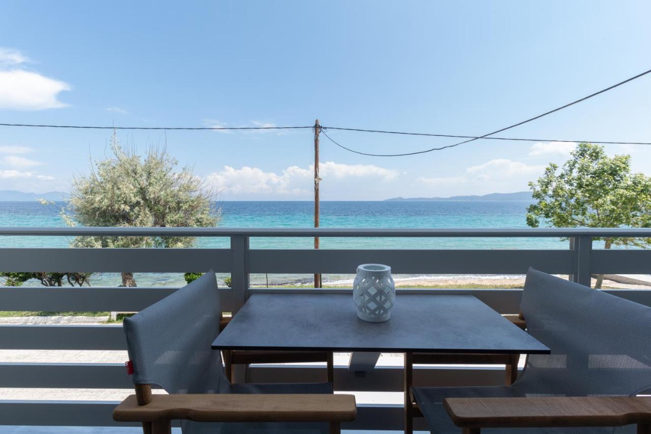 Golden Seaside 1 Apartment Nea Roda Bagian luar foto