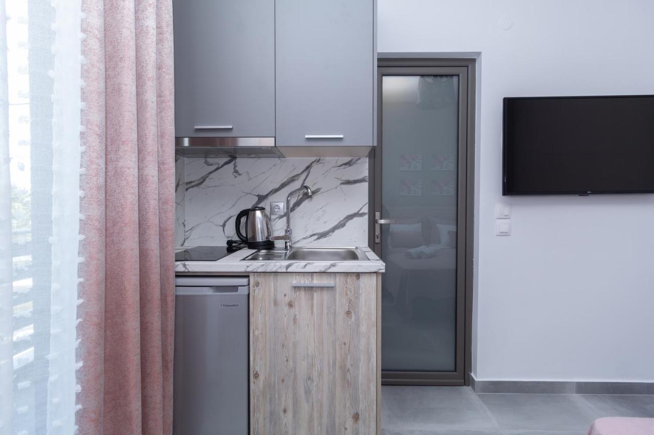 Golden Seaside 1 Apartment Nea Roda Bagian luar foto